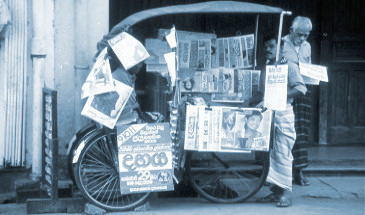 Zeitungsverkäufer in Asien
